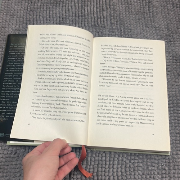 Insurgent by Veronica Roth Collector’s Edition Hardcover book - Picture 12 of 12